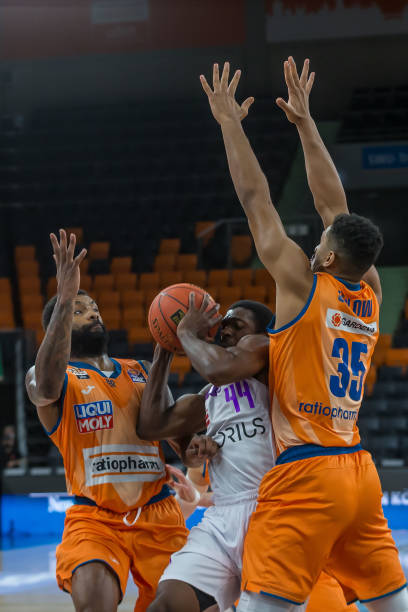 稳步攀升至 稳步攀升至