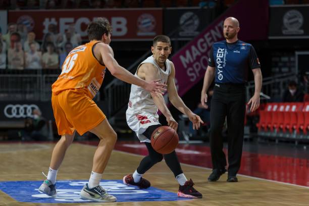 他面对鹈鹕 他面对鹈鹕